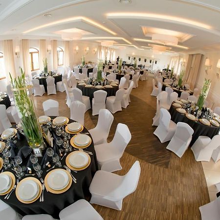 Potocki Dwor Hotel Jędrzejów Buitenkant foto